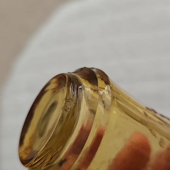 Madrid Pattern Amber Colour Salt and Pepper Shakers Depression Glass Vintage - Picture 6 of 7